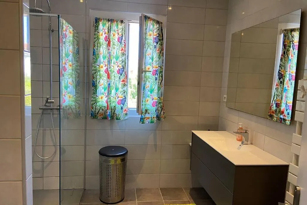 Appartement Appart. familial avec piscine jacuzzi clim. wifi à Hyères