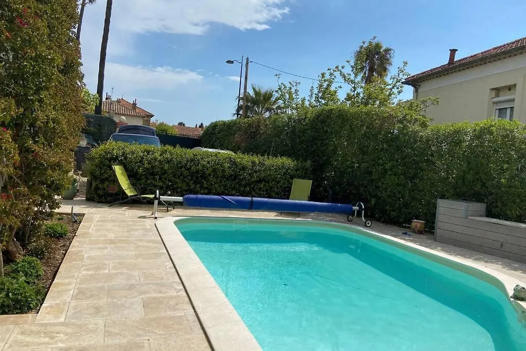 Appartement Appart. familial avec piscine jacuzzi clim. wifi à Hyères 0*,  France
